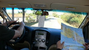 Utilice un mapa al conducir en Cuba