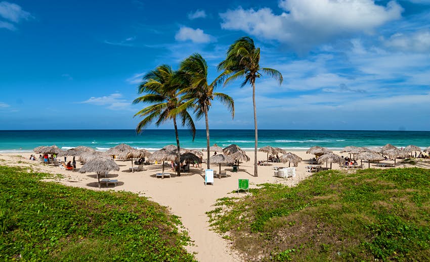 Playa de Santa María del Mar en La Habana durante el día